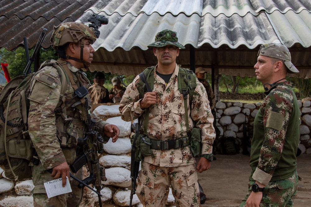 US, Colombian paratroopers collaborate for joint assault at HYDRA III