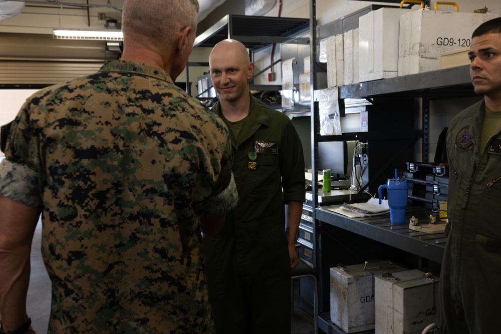 39th Commandant of the Marine Corps visits the Purple Foxes