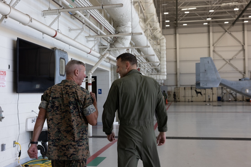 39th Commandant of the Marine Corps visits the Purple Foxes