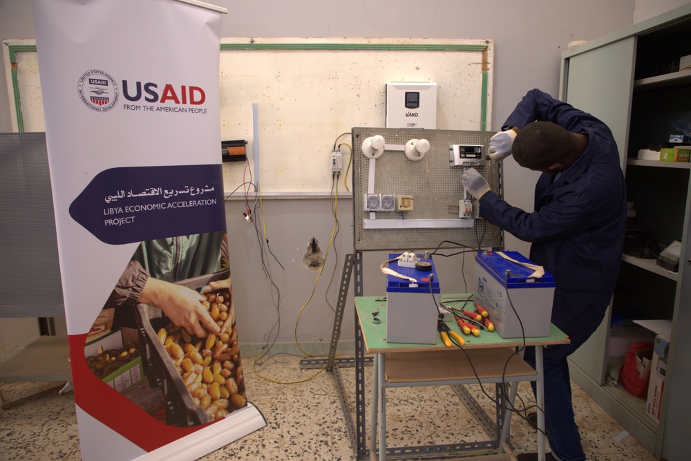 Libya Economic Acceleration Project provides technical training to a solar panel installer in southern Libya to help them expand their businesses.