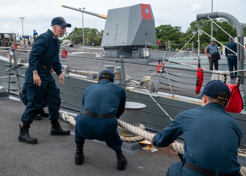 Sailors aboard USS Sterett return to Joint Base Pearl Harbor-Hickam