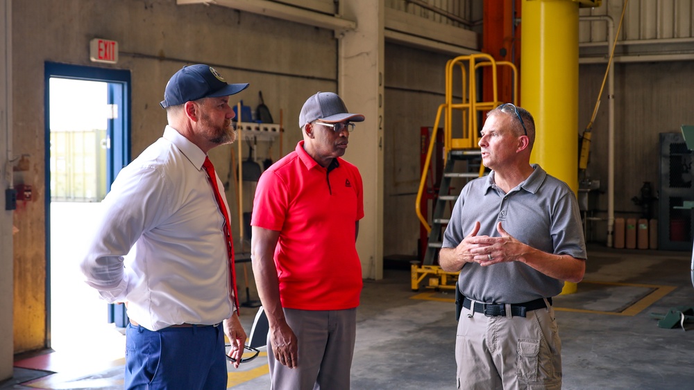 Congressman Tours Marine Corps’ Prepositioning Programs at Blount Island