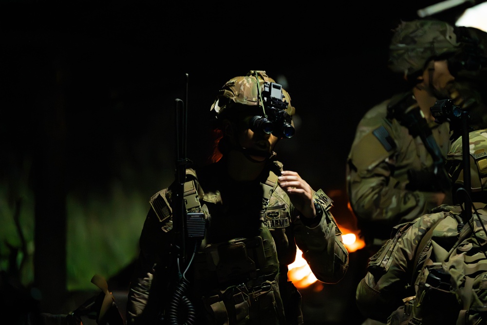 Colombian, US paratroopers conduct combined assault during HYDRA 24 Exercise