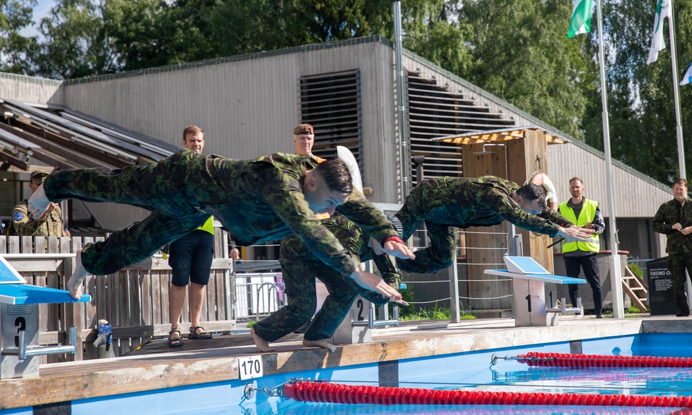 Team USA dive into a pool