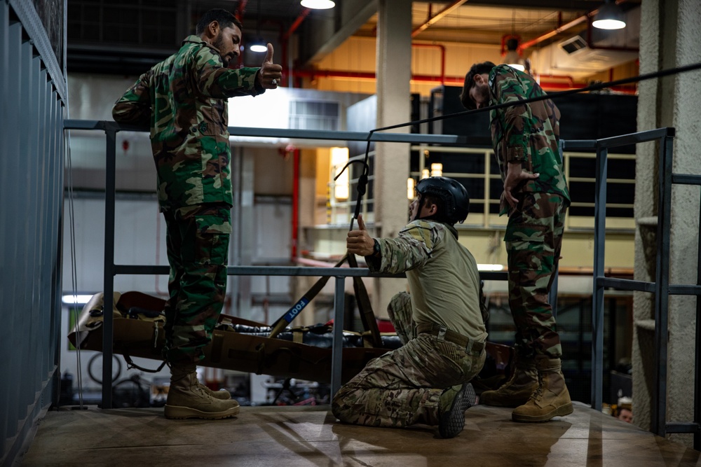 NAVCENT PATFORSWA Conducts VBSS Training with Pakistan Navy