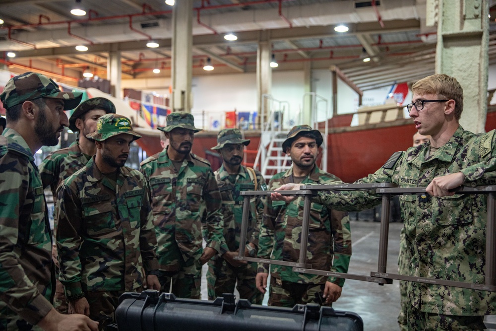 NAVCENT PATFORSWA Conducts Bilateral Training with Pakistan Navy