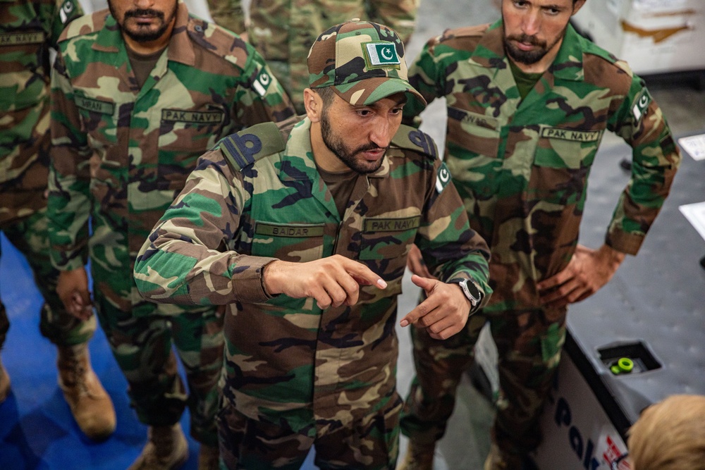 NAVCENT PATFORSWA Conducts Bilateral Training with Pakistan Navy