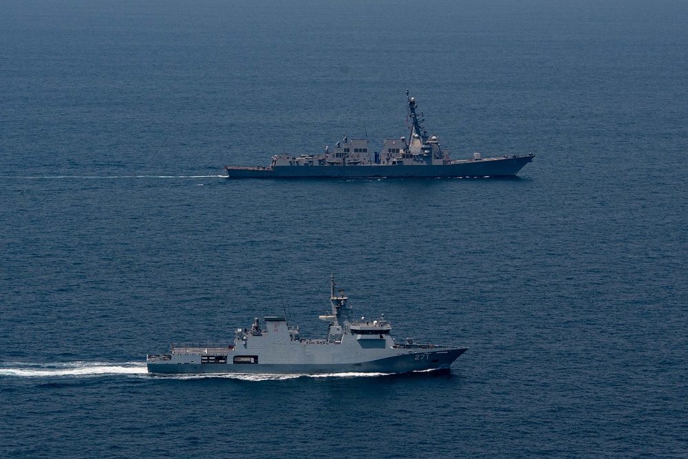 USS Daniel Inouye Conducts PASSEX with Pakistan Navy’s PNS Yarmook