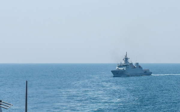 USS Daniel Inouye Conducts PASSEX with Pakistan Navy’s PNS Yarmook