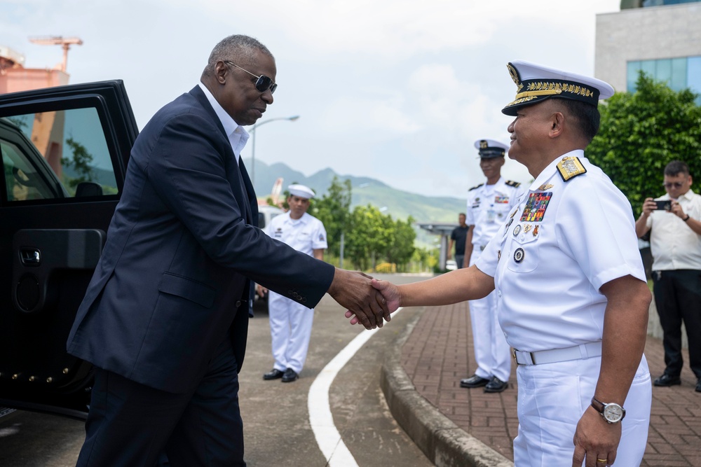 SD Visits U.S., Philippine Leaders in Subic Bay, Philippines