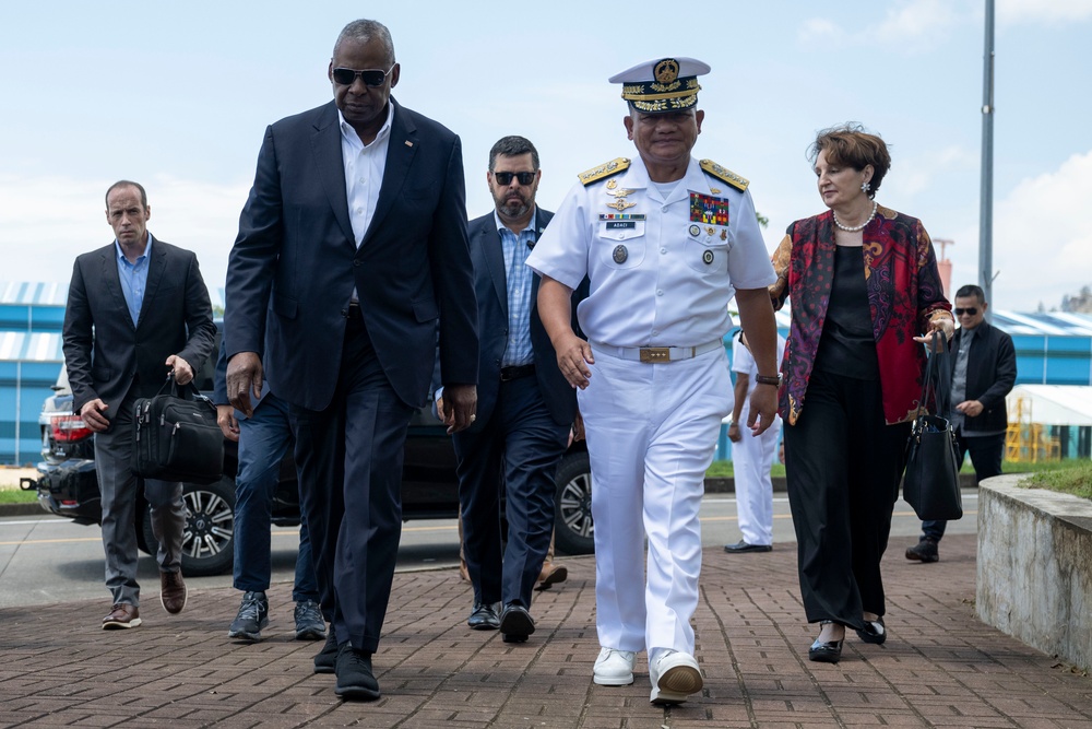 SD Visits U.S., Philippine Leaders in Subic Bay, Philippines