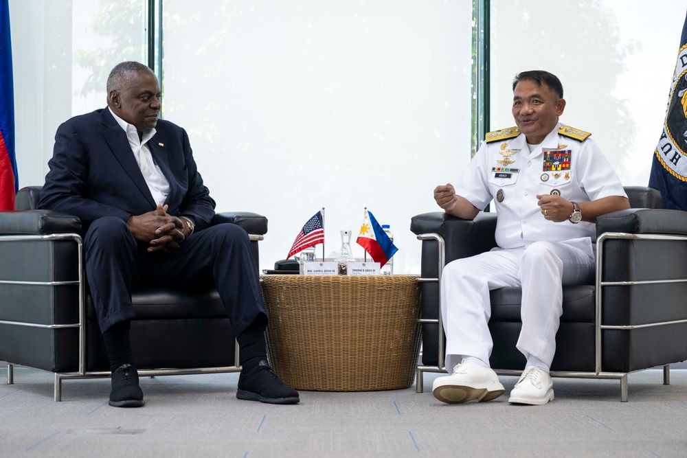 SD Visits U.S., Philippine Leaders in Subic Bay, Philippines