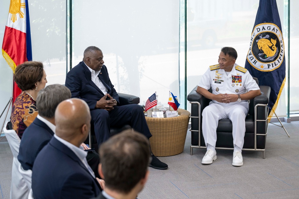 SD Visits U.S., Philippine Leaders in Subic Bay, Philippines