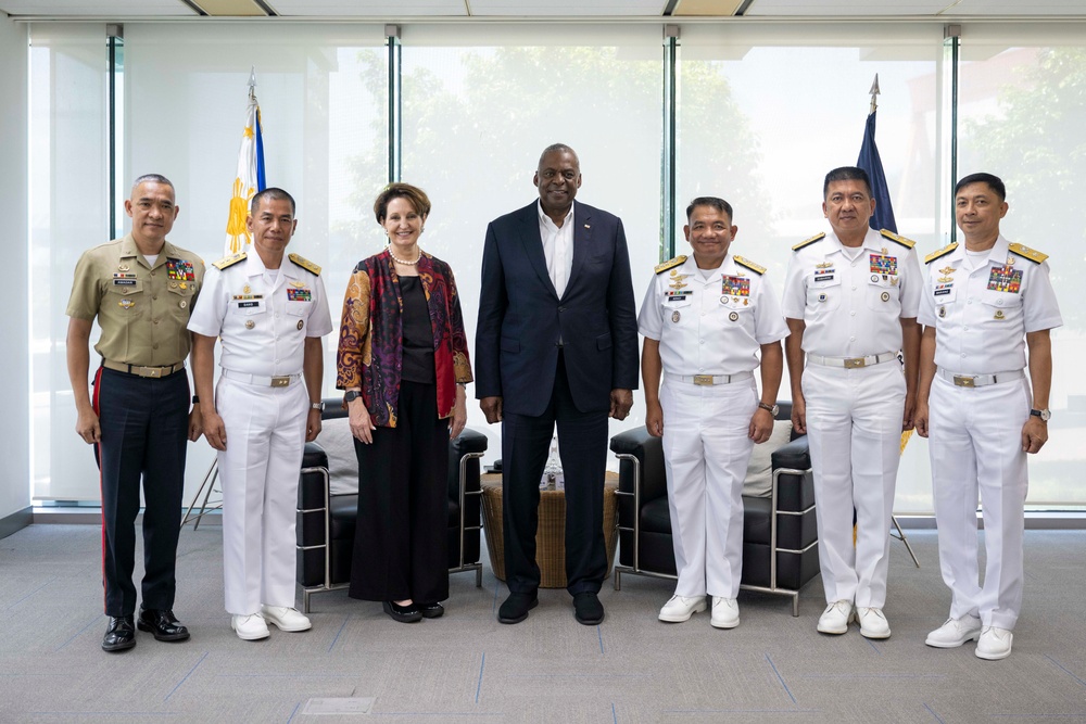 SD Visits U.S., Philippine Leaders in Subic Bay, Philippines