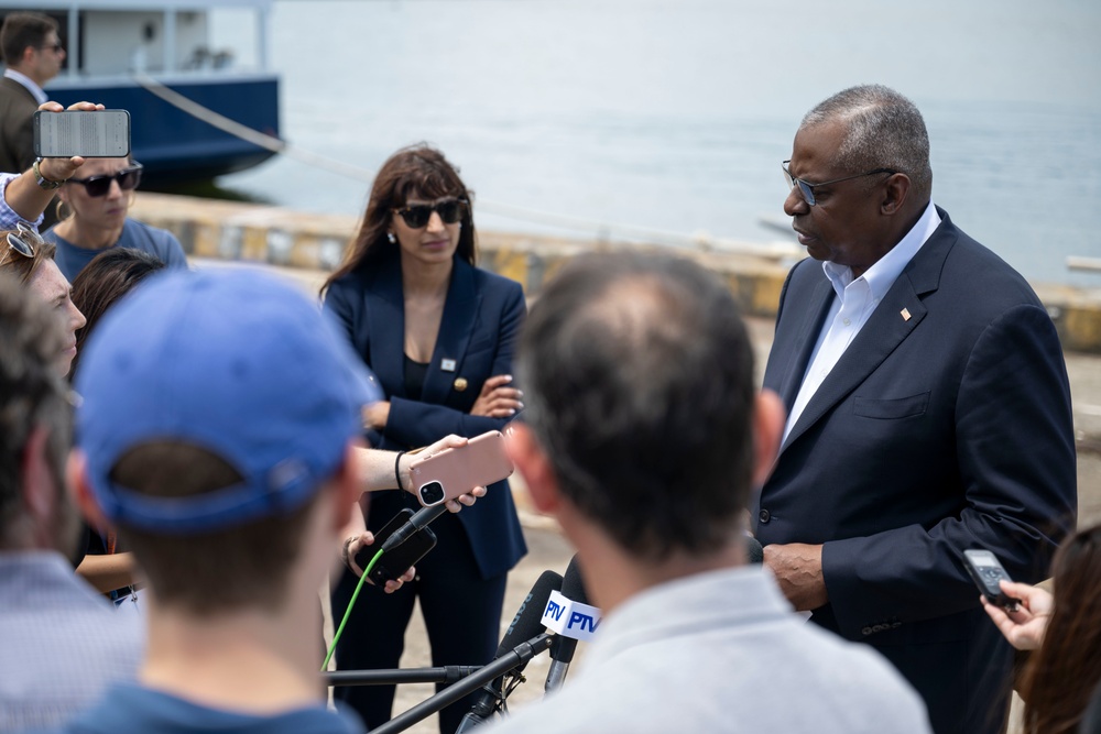 SD Visits U.S., Philippine Leaders in Subic Bay, Philippines