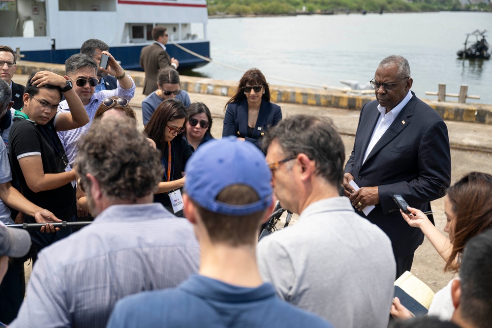 SD Visits U.S., Philippine Leaders in Subic Bay, Philippines