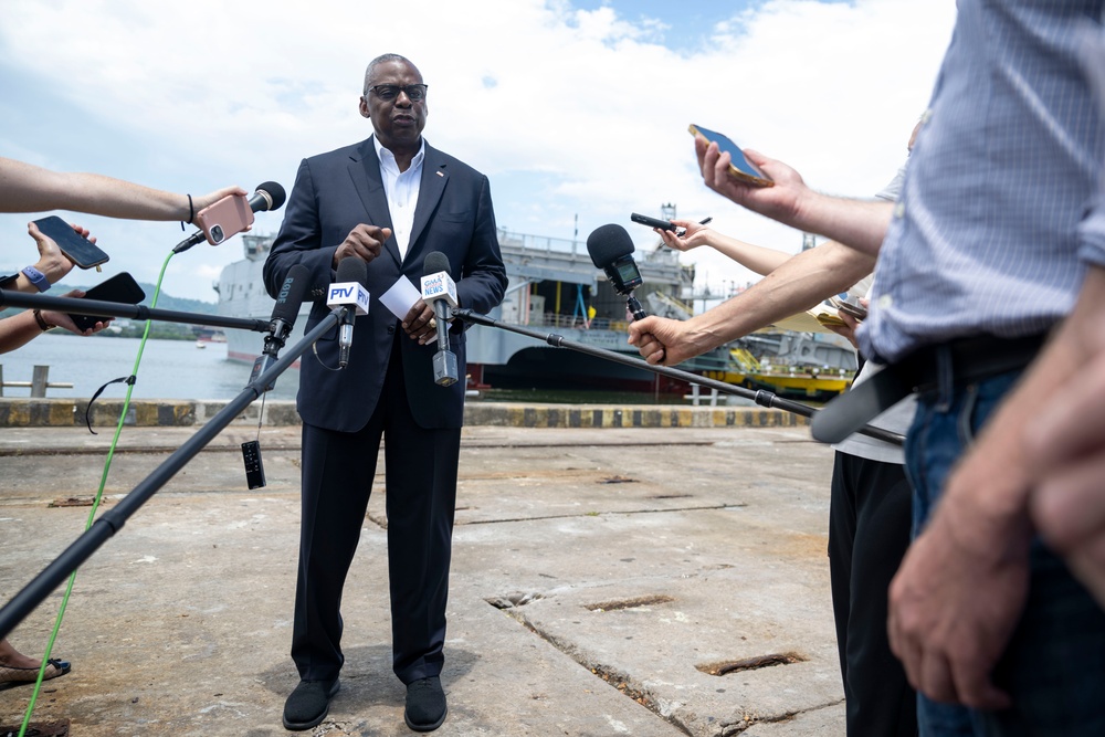 SD Visits U.S., Philippine Leaders in Subic Bay, Philippines