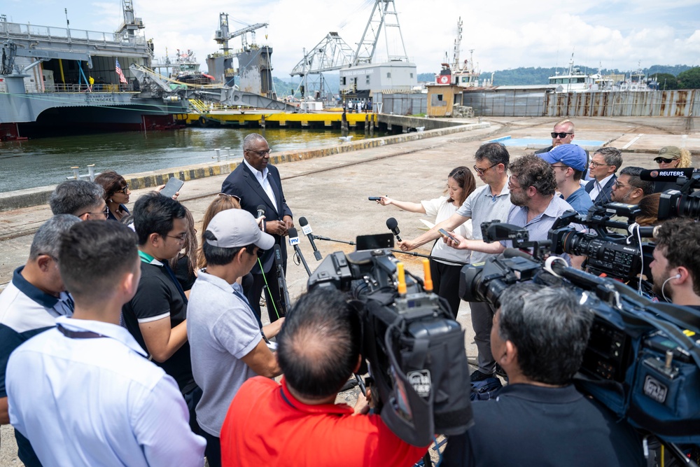 SD Visits U.S., Philippine Leaders in Subic Bay, Philippines