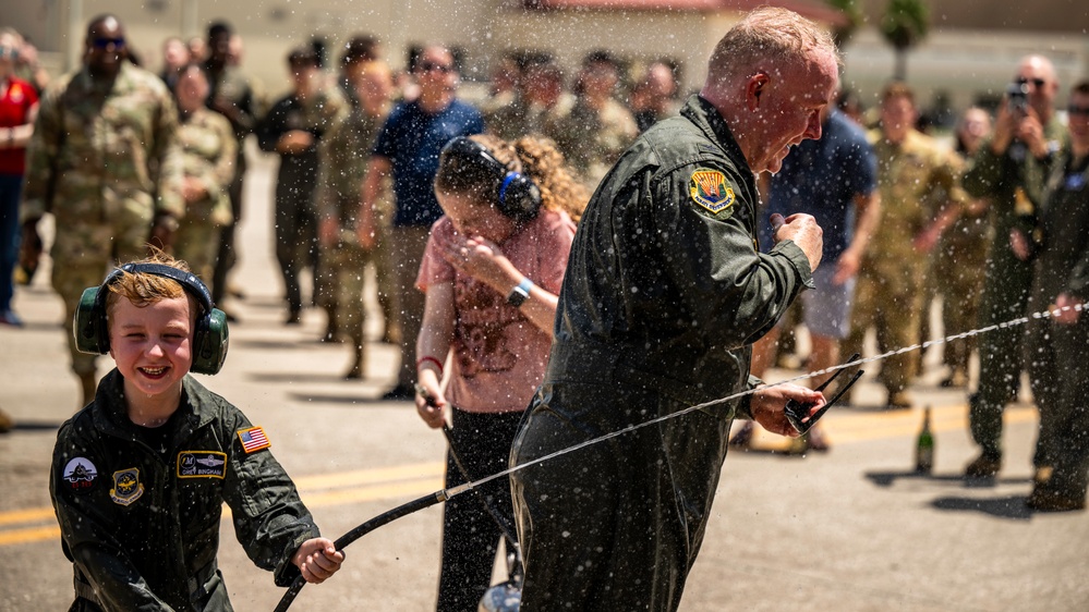 6 ARW commander takes final flight at MacDill