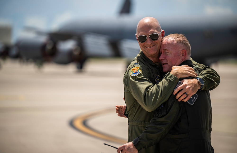 6 ARW commander takes final flight at MacDill