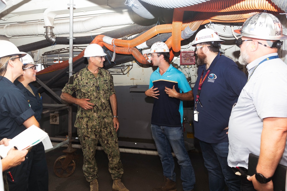 Vice Adm. Gumbleton Fleet Visit to DDG-95