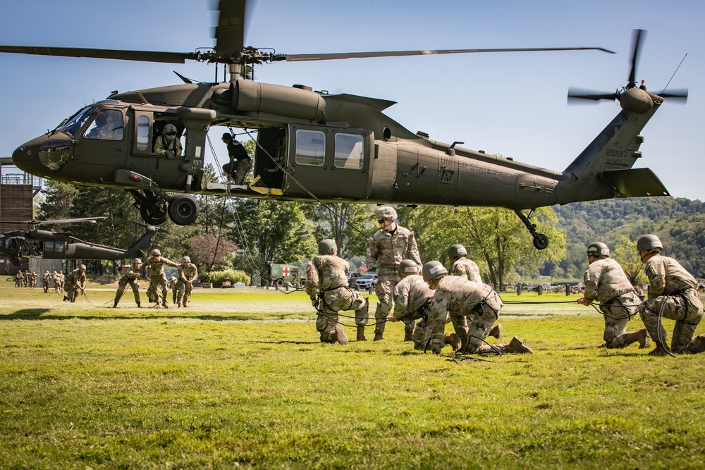 West Point Air Assault School supported by New Jersey Aviation