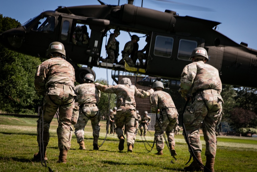 West Point Air Assault School supported by New Jersey Aviation