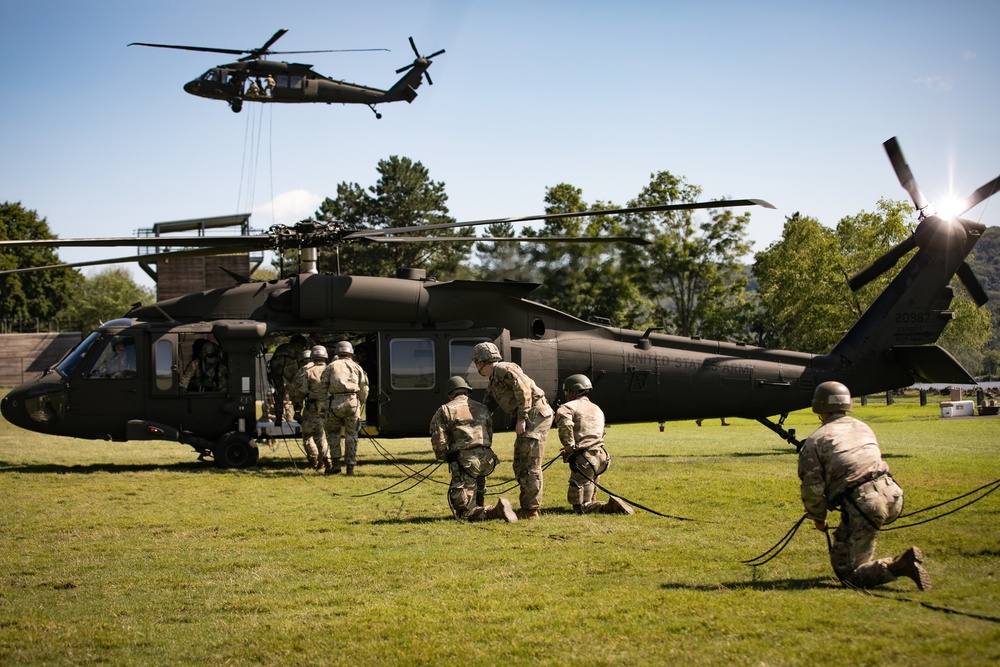 West Point Air Assault School supported by New Jersey Aviation