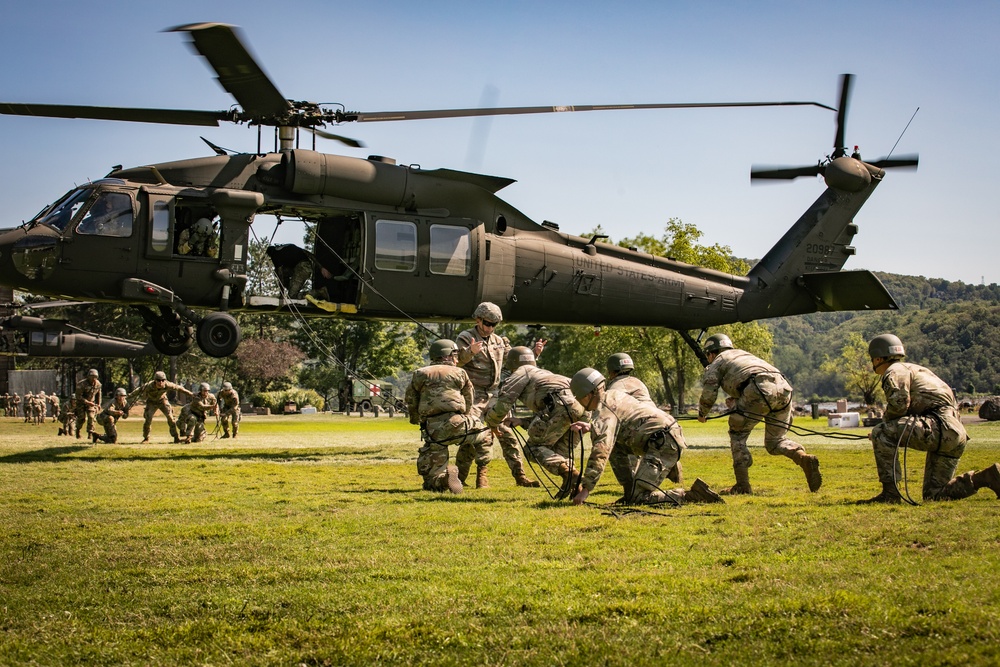 West Point Air Assault School supported by New Jersey Aviation