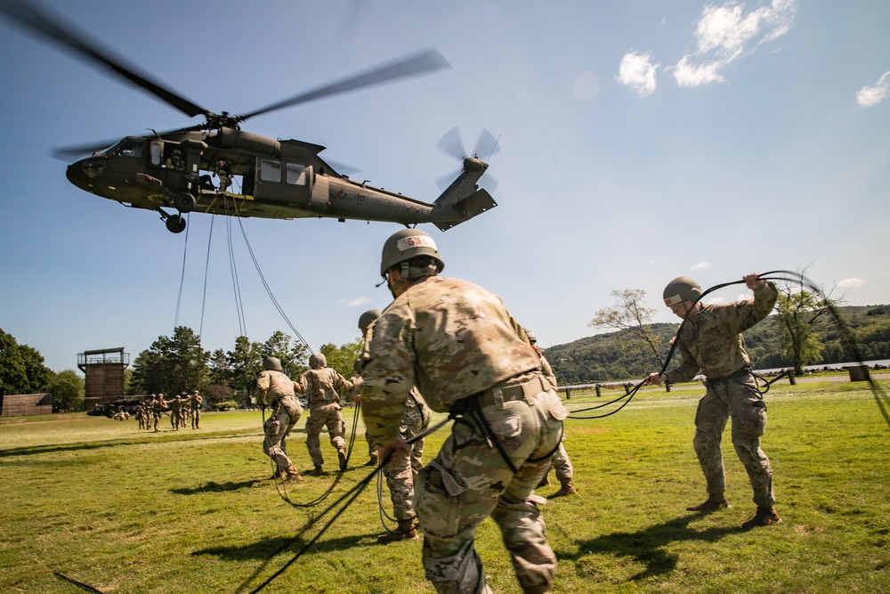 West Point Air Assault School supported by New Jersey Aviation