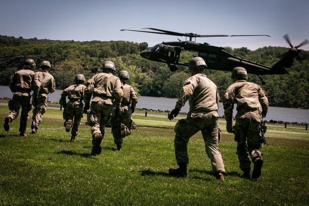 West Point Air Assault School supported by New Jersey Aviation