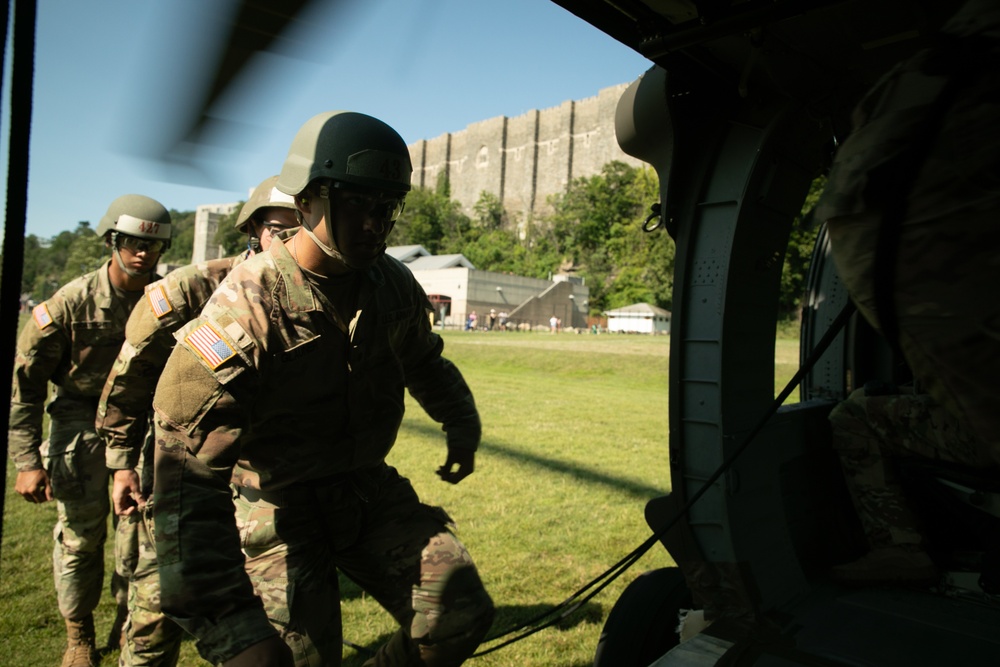 West Point Air Assault School supported by New Jersey Aviation