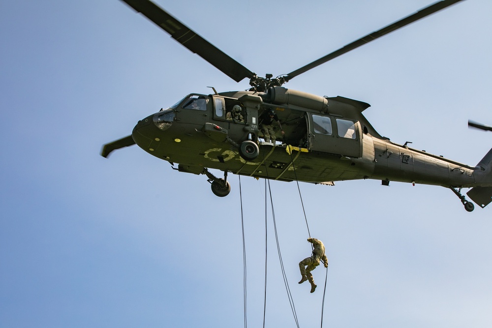 West Point Air Assault School supported by New Jersey Aviation