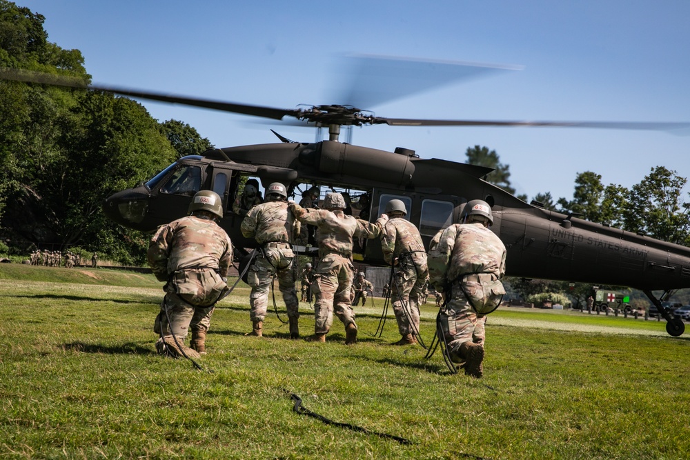 West Point Air Assault School supported by New Jersey Aviation