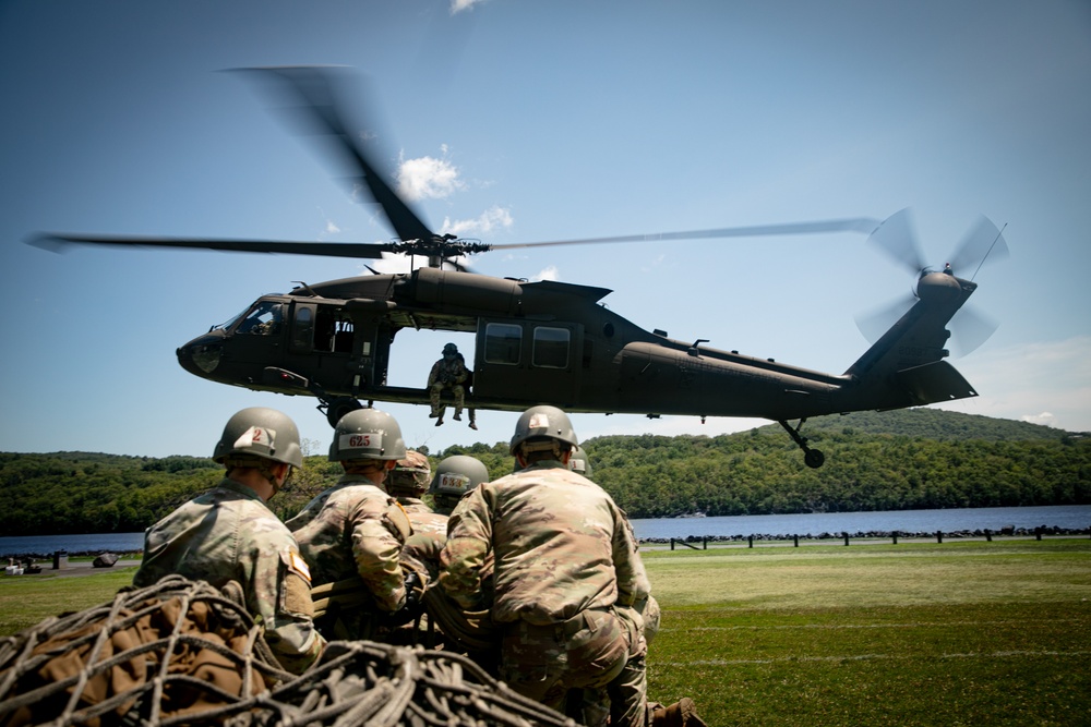 West Point Air Assault School supported by New Jersey Aviation