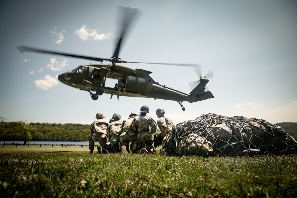 West Point Air Assault School supported by New Jersey Aviation