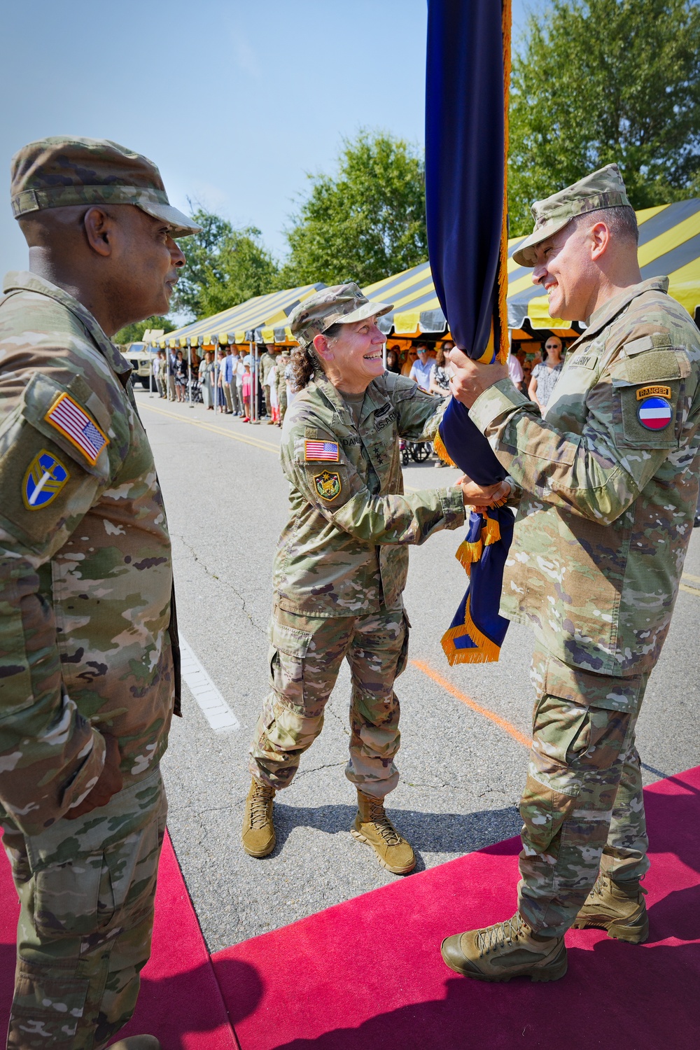 Lt. Gen Jody J. Daniels Relinquishes Command of U.S. Army Reserve