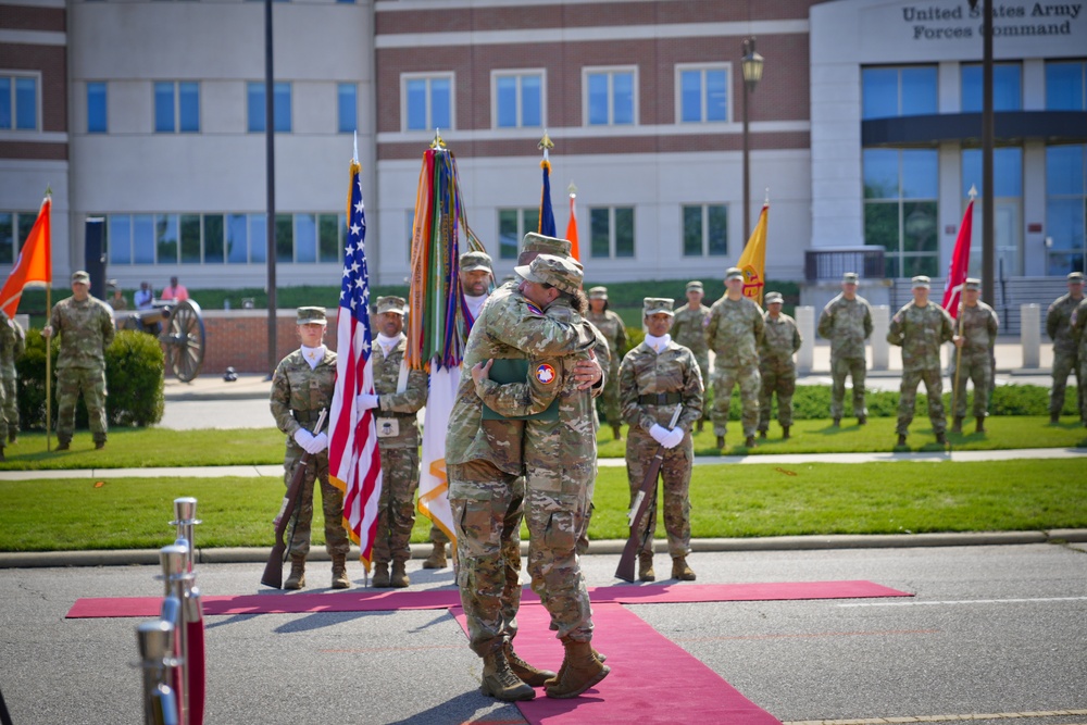 Lt. Gen Jody J. Daniels Relinquishes Command of U.S. Army Reserve