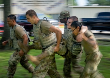 Chaplain candidates learn TCCC from 5th Combat Communications Group