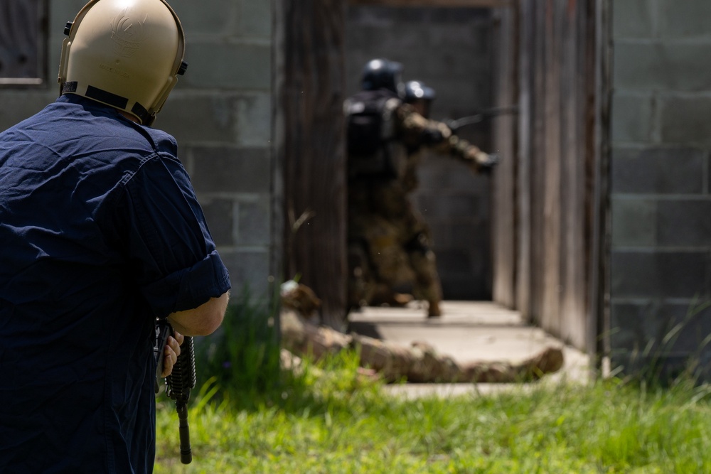 Chaplain candidates partner with 5th CCG Combat Readiness School for simulated live-fire training