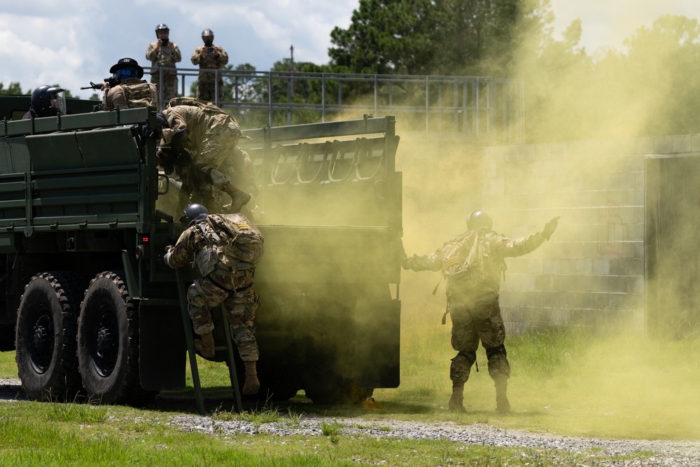 Chaplain candidates partner with 5th CCG Combat Readiness School for simulated live-fire training