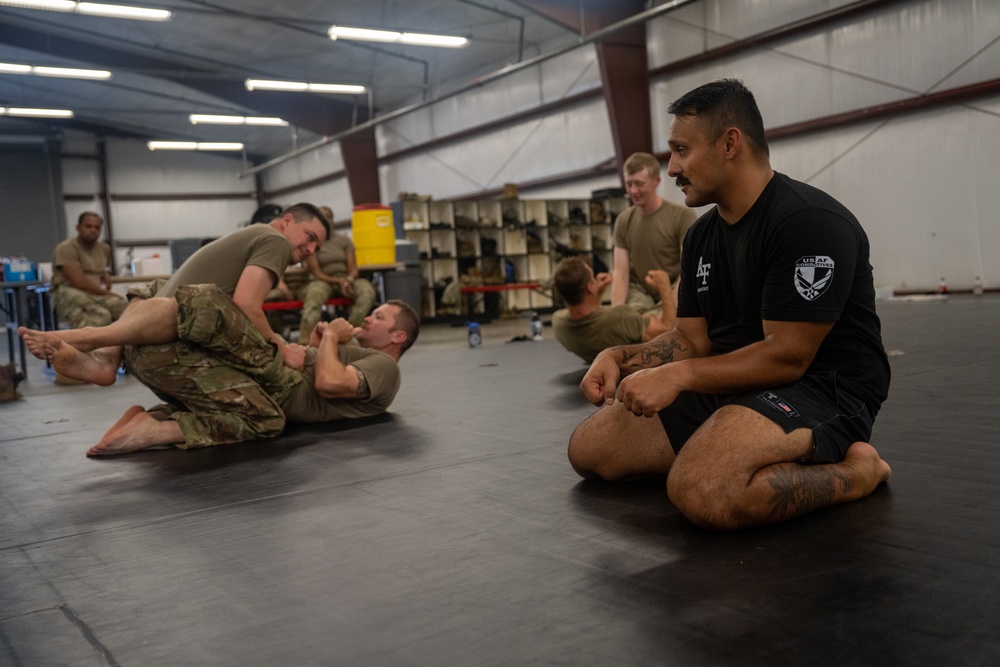 Chaplain Candidate Course partners with Combat Readiness School for combatives training