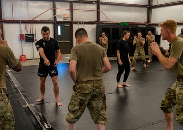 Chaplain Candidate Course partners with Combat Readiness School for combatives training