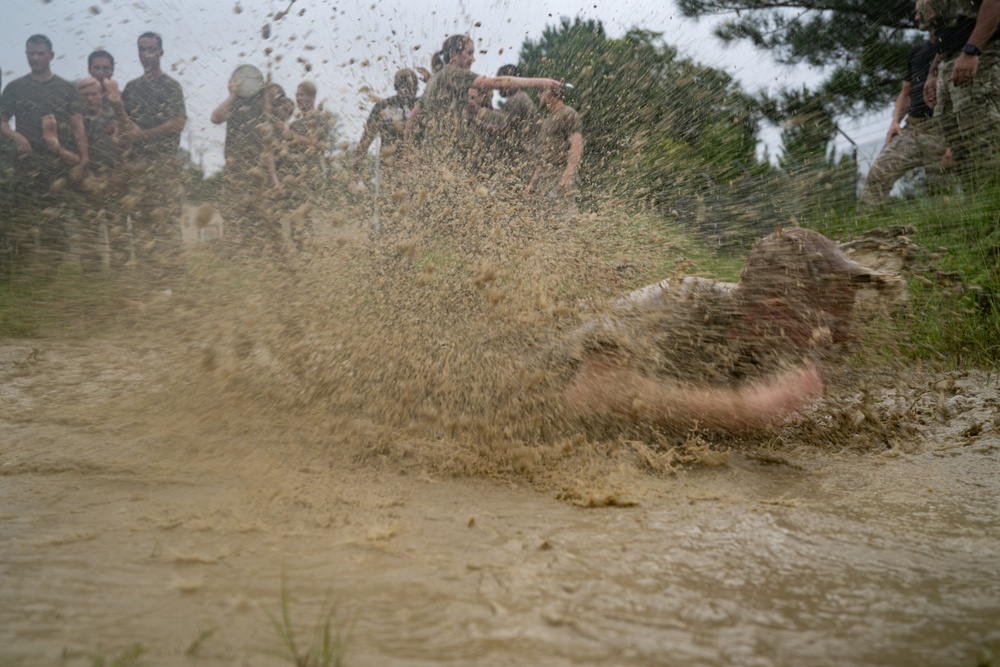 Chaplain candidates close out field training with run and obstacle course