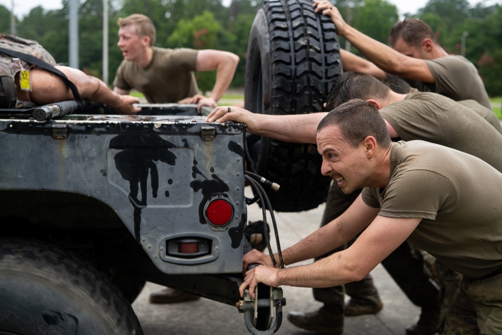 Chaplain candidates close out field training with run and obstacle course