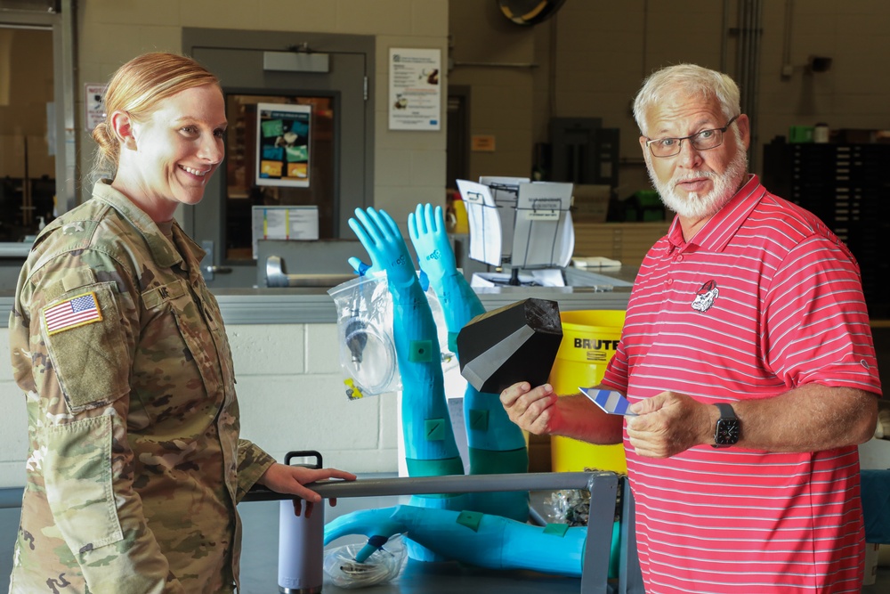 ROTC cadets present improved training aids to 3rd Infantry Division