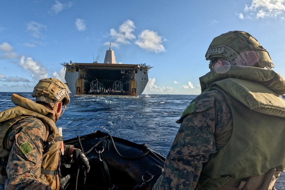 31st MEU conducts launch and recovery exercise in the Philippine Sea