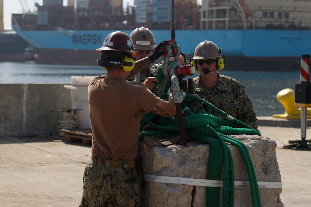 NMCB 4 Provides Training Aid to UCT 2
