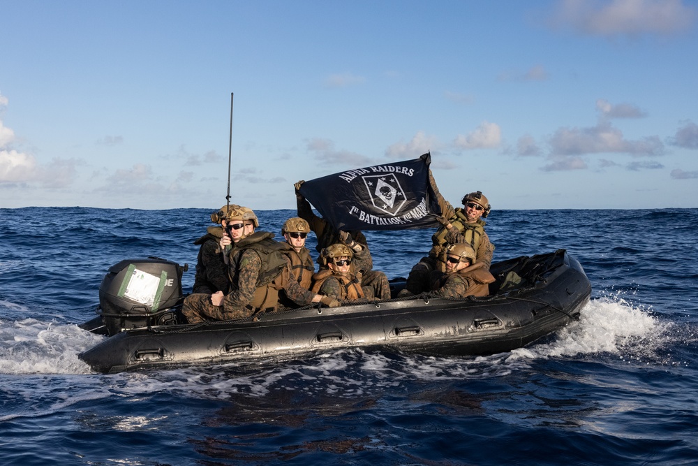 31st MEU conducts launch and recovery exercise in the Philippine Sea