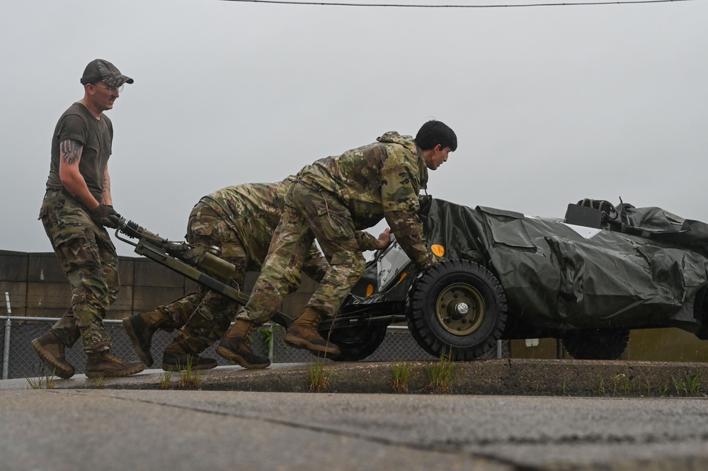 8th LRS conducts cargo deployment line for super squadron